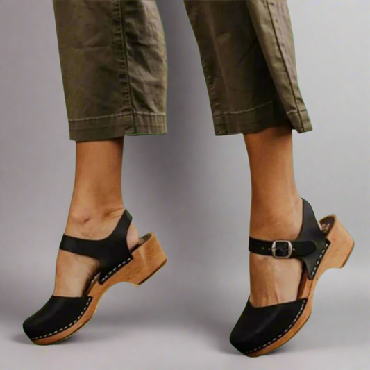 Closed Toe Cushioned Platform Sandals