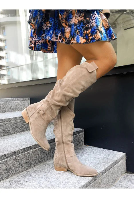 High Tube Boots With Low Heel and Zipper Closure